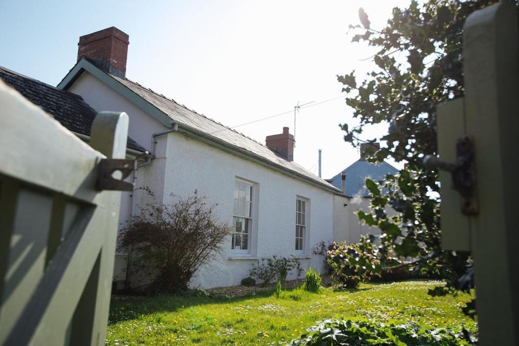 May Tree Cottage Manorbier 5 Mins From The Beach Sleeps 4 Εξωτερικό φωτογραφία