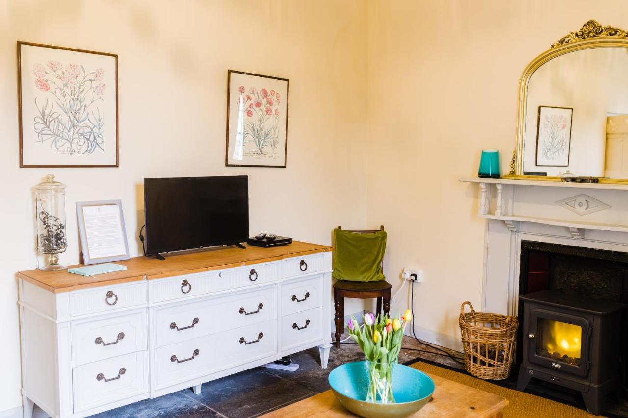 May Tree Cottage Manorbier 5 Mins From The Beach Sleeps 4 Εξωτερικό φωτογραφία